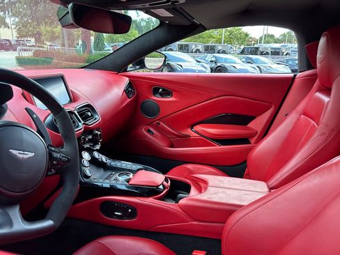 Used 2022 Aston Martin V8 Vantage Roadster RWD image 5