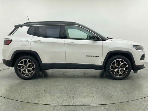 Used 2025 Jeep Compass Limited image 11