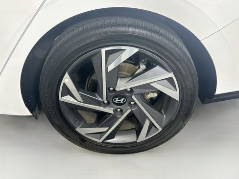 Used 2025 Hyundai Elantra SEL FWD image 11
