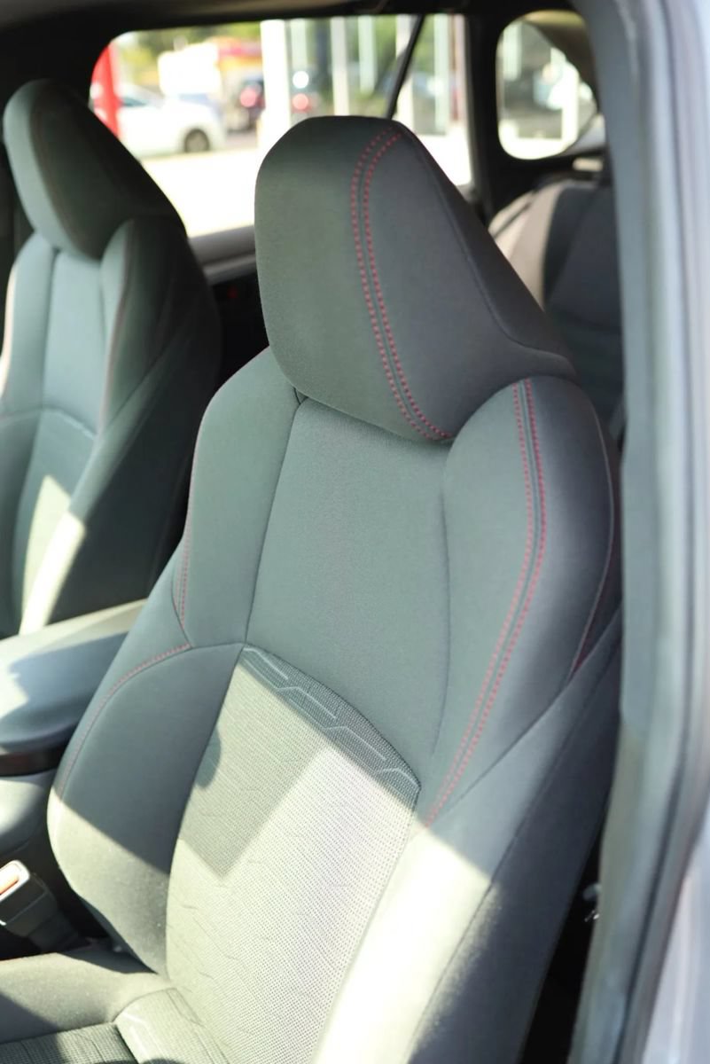 Used 2021 Toyota RAV4 SE w/ Weather & Moonroof Package AWD/4WD image 17
