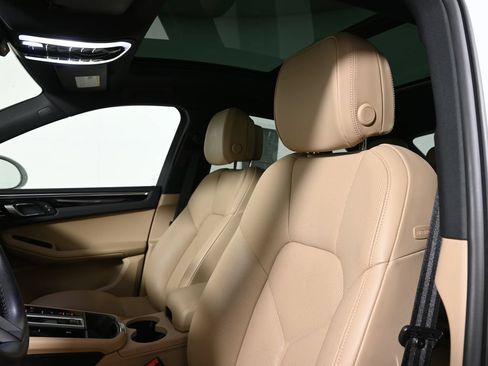Used 2023 Porsche Macan AWD/4WD image 15