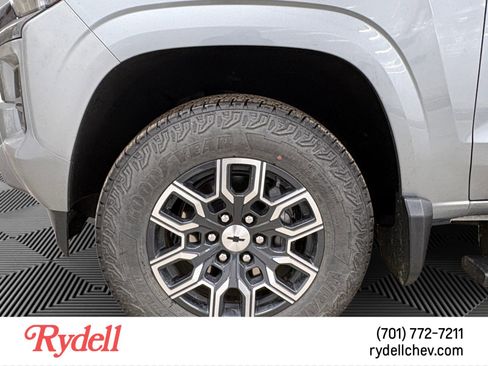 Used 2023 Chevrolet Colorado Z71 w/ Z71 Convenience Package 2 image 9