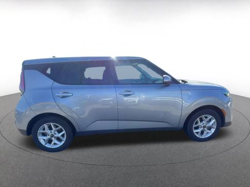 Used 2025 Kia Soul LX w/ LX Technology Package image 16