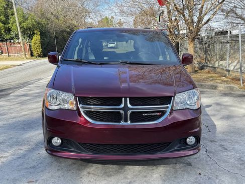 Used 2020 Dodge Grand Caravan SXT image 2