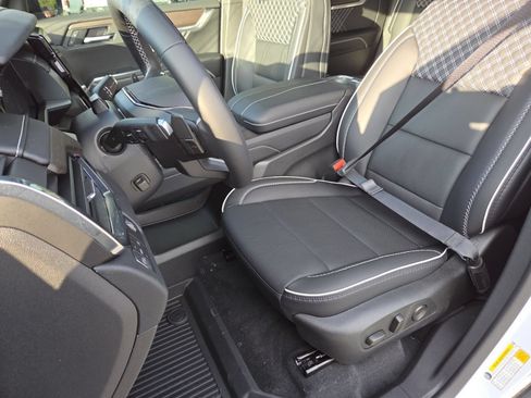 New 2026 GMC Acadia Denali w/ Super Cruise Package FWD image 27