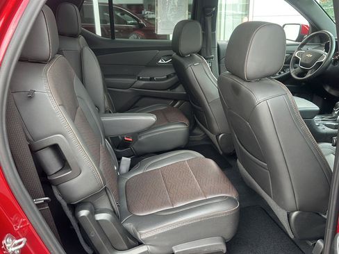 Used 2023 Chevrolet Traverse High Country FWD image 36