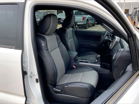 Used 2023 Toyota Tacoma TRD Sport w/ Technology Package image 9