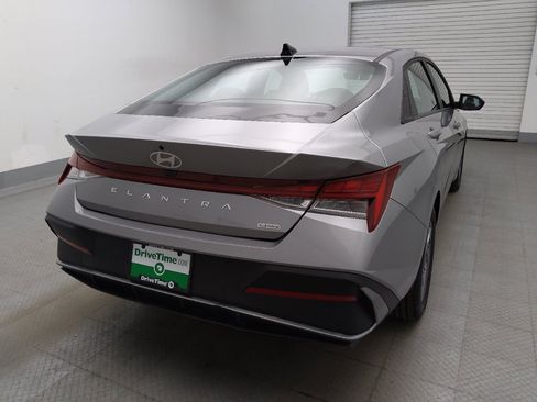 Used 2025 Hyundai Elantra Hybrid FWD image 7