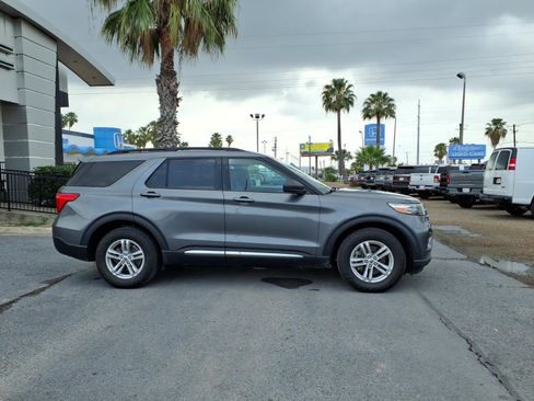 Used 2022 Ford Explorer XLT AWD/4WD image 9