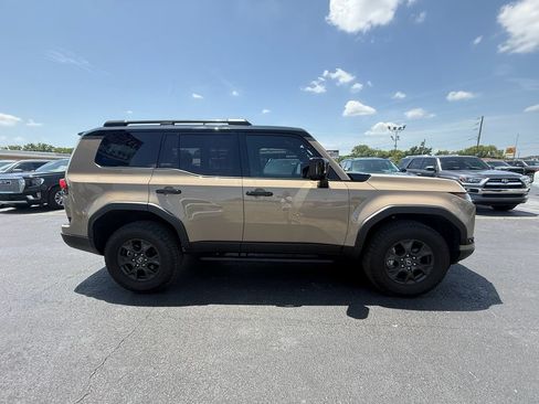 Used 2024 Lexus GX 550 AWD/4WD image 2