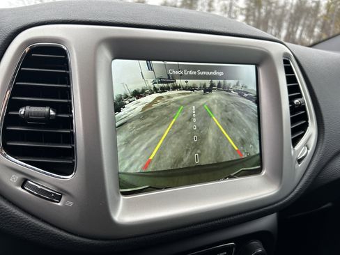 Used 2021 Jeep Compass Latitude w/ Driver Assistance Group image 18