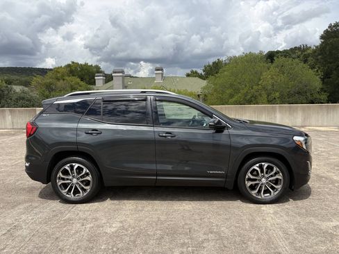 Used 2018 GMC Terrain SLT w/ Preferred Package FWD image 3
