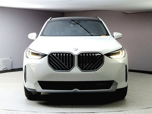 Used 2025 BMW X3 xDrive30i w/ Premium Package image 2