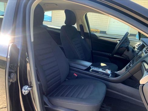 Used 2018 Ford Fusion SE w/ Fusion SE Technology Package FWD image 7