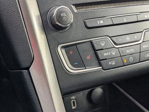 Used 2017 Ford Fusion SE image 16