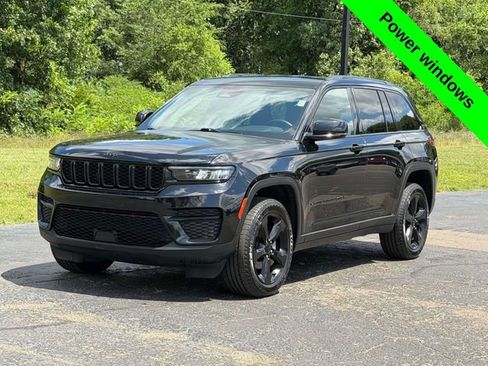Used 2022 Jeep Grand Cherokee Altitude AWD/4WD image 30