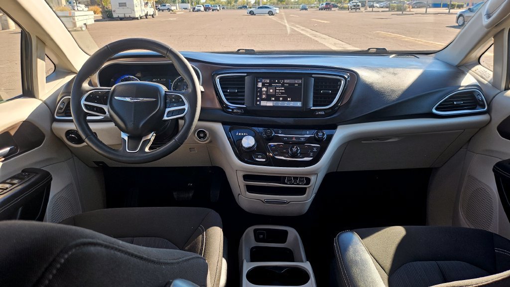 Used 2023 Chrysler Voyager LX FWD image 31