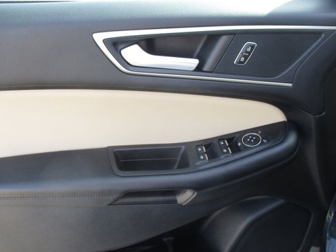 Used 2022 Ford Edge SEL w/ Convenience Package image 16