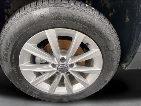 Used 2017 Volkswagen Tiguan S image 35