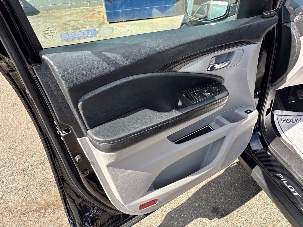 Used 2021 Honda Pilot EX image 10