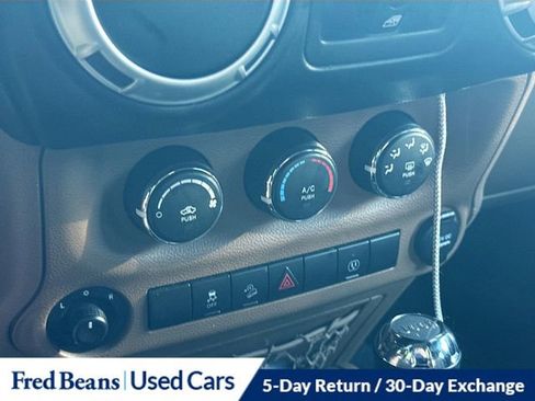 Used 2018 Jeep Wrangler Unlimited Sahara AWD/4WD image 16