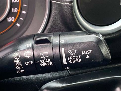 Used 2018 Jeep Wrangler Unlimited Sahara image 21