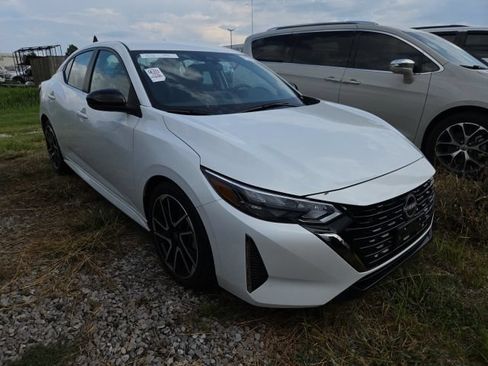 Used 2025 Nissan Sentra SR FWD image 4