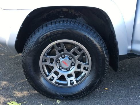 Used 2018 Toyota 4Runner TRD Off-Road w/ TRD Performance Package AWD/4WD image 35