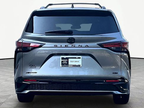 Used 2026 Toyota Sienna XSE AWD/4WD image 5