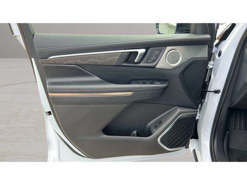Certified 2026 Buick Enclave Avenir w/ Super Cruise Package AWD/4WD image 26