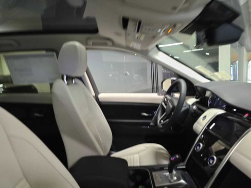 Certified 2023 Land Rover Discovery Sport SE image 10