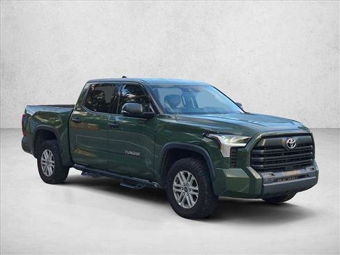 Used 2022 Toyota Tundra SR5 w/ SR5 Convenience Package AWD/4WD image 3