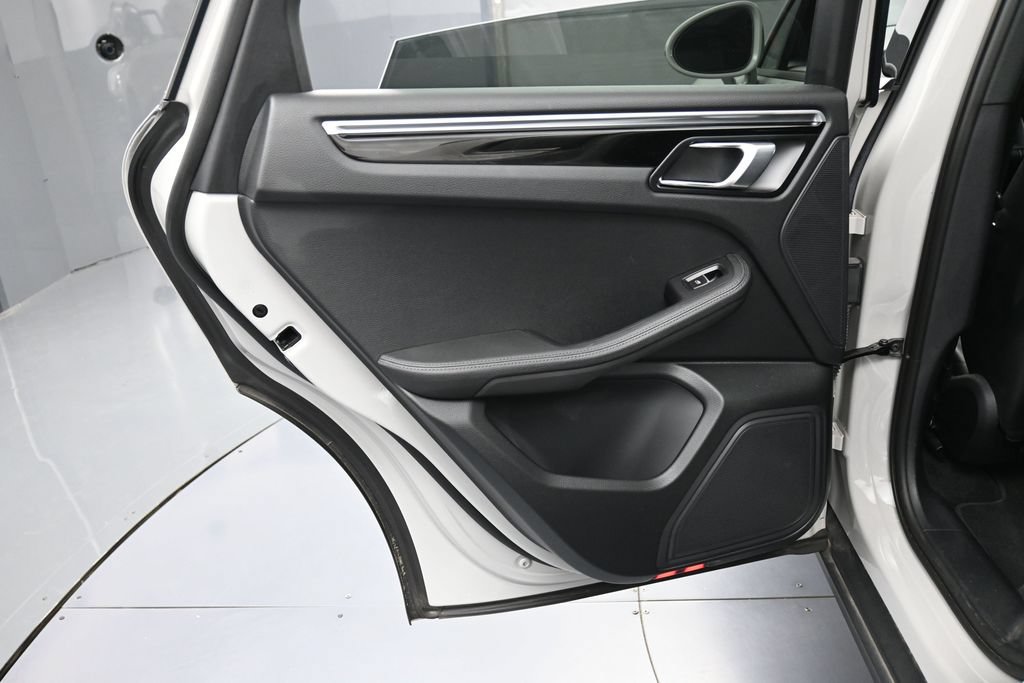 Certified 2023 Porsche Macan Turbo AWD/4WD image 23