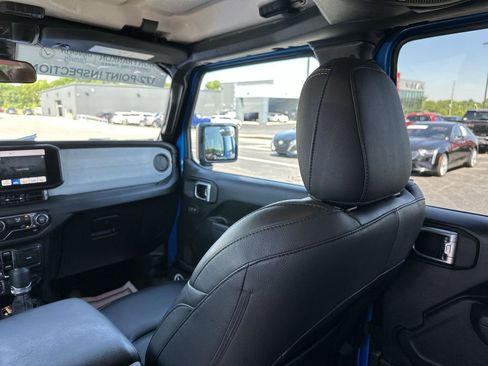 Used 2025 Jeep Wrangler Unlimited Sport AWD/4WD image 13