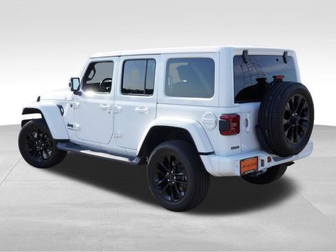 Used 2020 Jeep Wrangler Unlimited Sahara AWD/4WD image 7