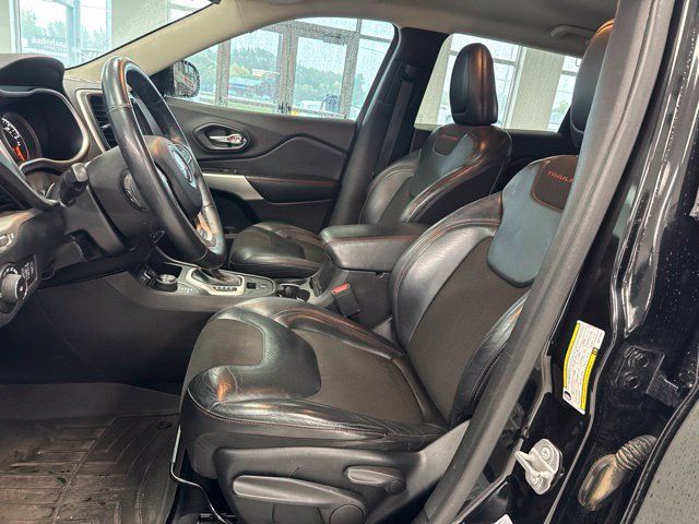 Used 2017 Jeep Cherokee Trailhawk w/ Cold Weather Group AWD/4WD image 13