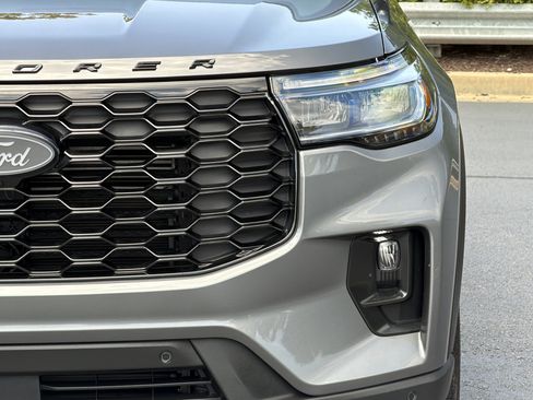 Used 2025 Ford Explorer ST-Line RWD image 19
