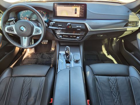 Used 2021 BMW M550i xDrive w/ Premium Package image 35