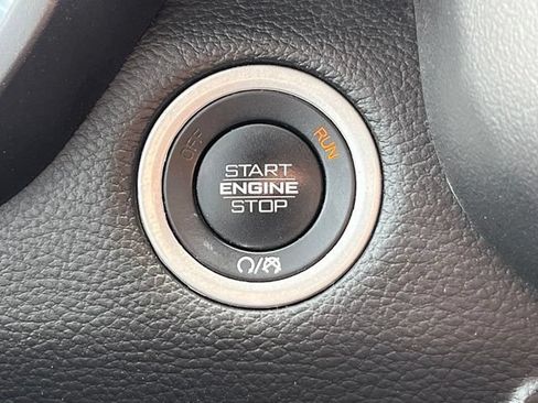 Used 2025 RAM 1500 Laramie AWD/4WD image 19