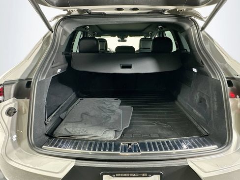 Certified 2024 Porsche Cayenne AWD/4WD image 28