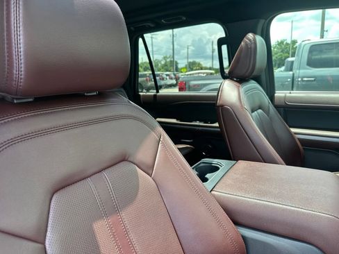 Used 2024 Ford Expedition Limited RWD image 4