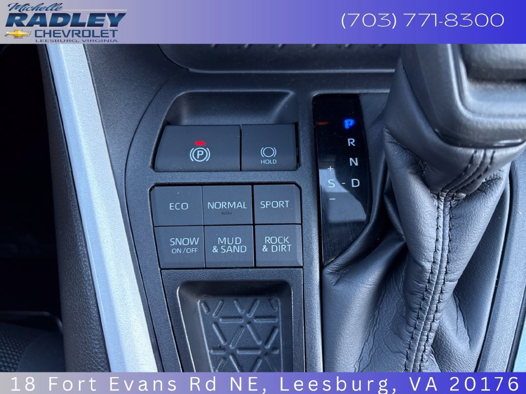 Used 2025 Toyota RAV4 LE AWD/4WD image 20