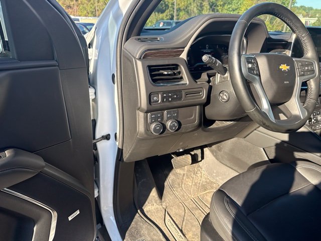 Used 2024 Chevrolet Suburban LT w/ LT Signature Plus Package AWD/4WD image 5