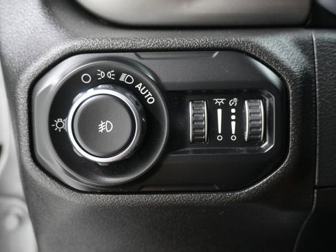 Used 2018 Jeep Wrangler Unlimited Sahara w/ LED Lighting Group image 25