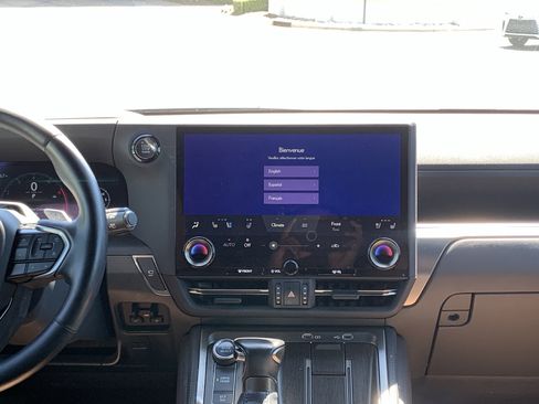 Used 2024 Lexus GX 550 w/ Accessory Package (Z1) AWD/4WD image 31