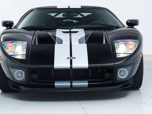 Used 2006 Ford GT image 9