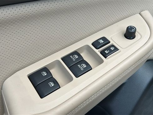 Used 2017 Subaru Outback 2.5i Limited image 15