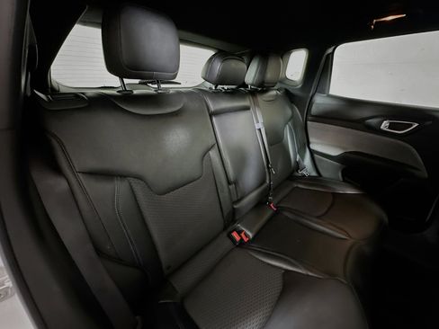 Used 2024 Jeep Compass Latitude image 24