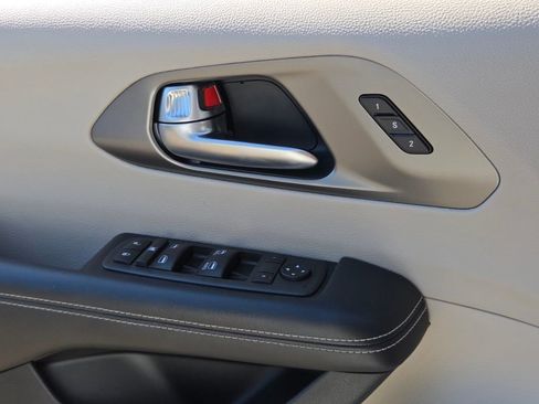 Used 2022 Chrysler Pacifica Touring-L image 27