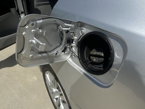 Used 2012 Toyota Camry LE image 22